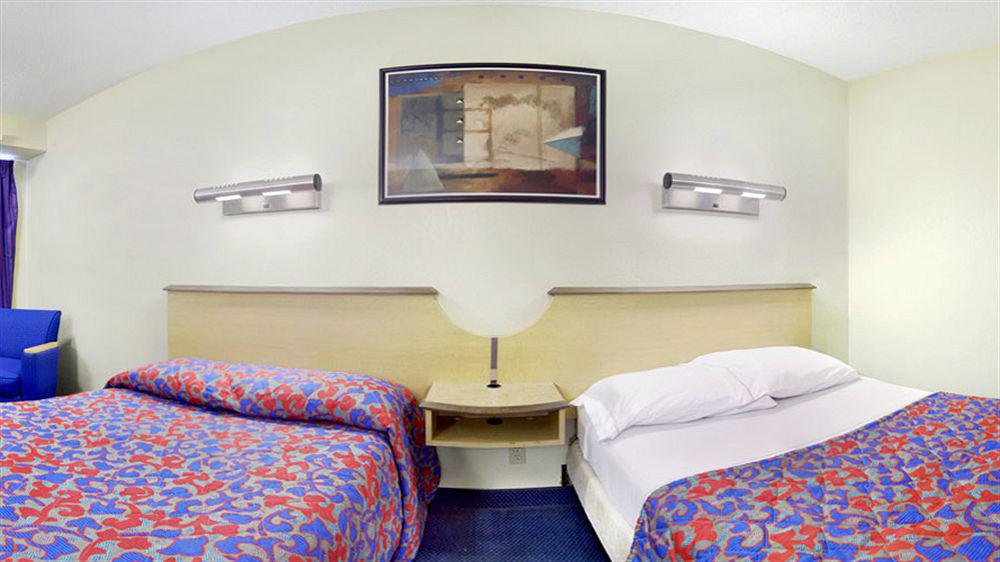 Red Roof Inn Tampa - Brandon Екстериор снимка