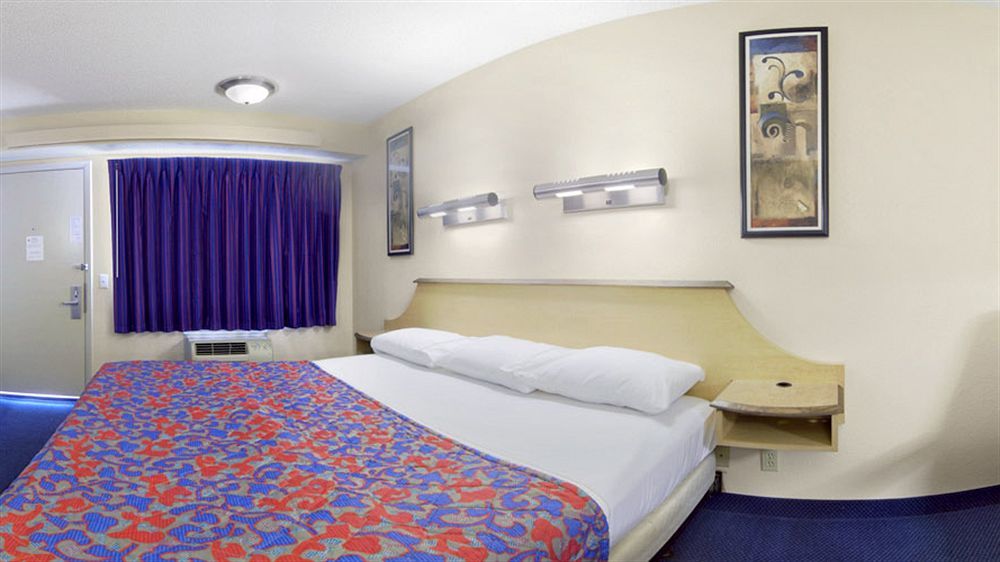Red Roof Inn Tampa - Brandon Екстериор снимка
